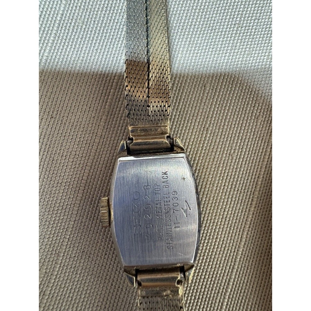 Lot of 8 Vintage and Modern Women's Watches - Seiko, Citizen, Versace, Hamilton - Picture 11 of 16